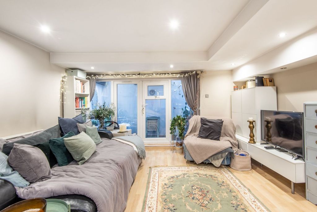 Property photo 1 of 5