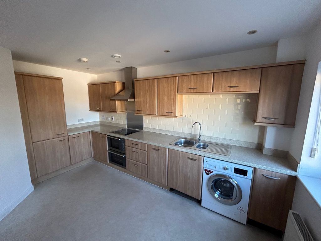 Property photo 2 of 7 Kitchen