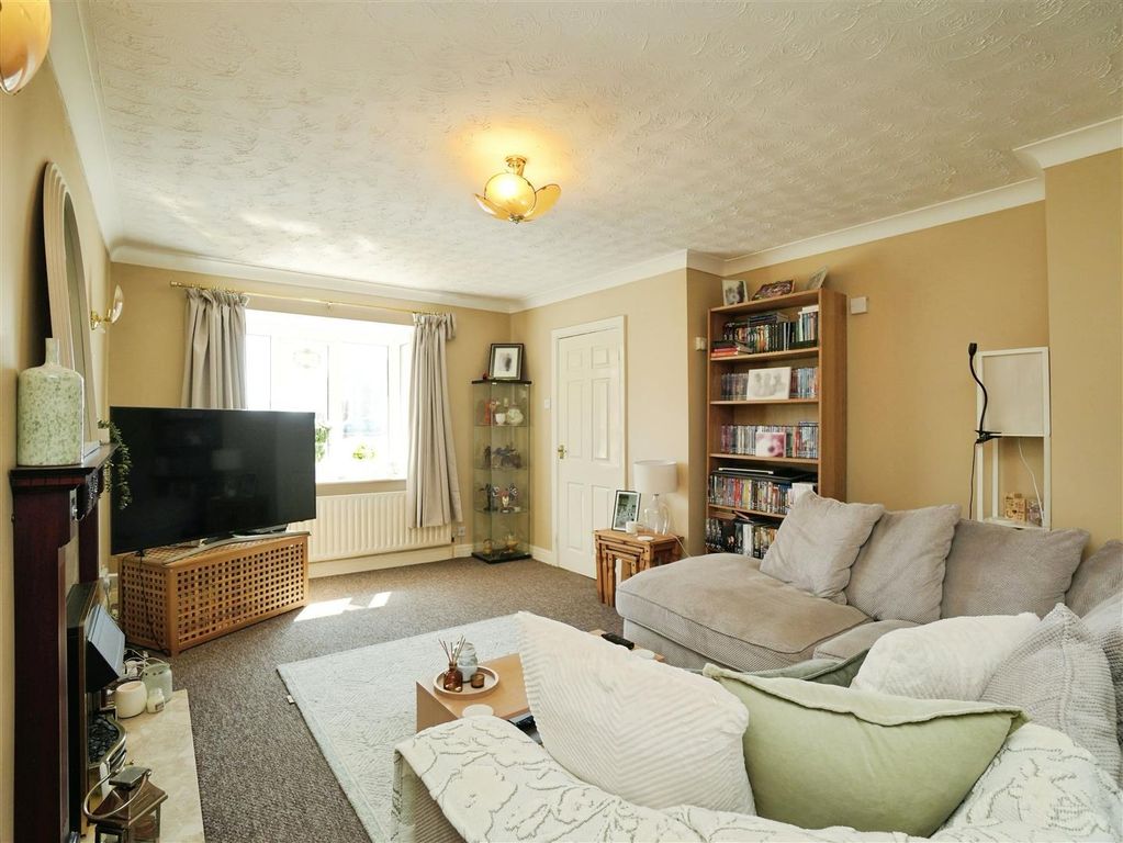 Property photo 3 of 17 Dining Lounge