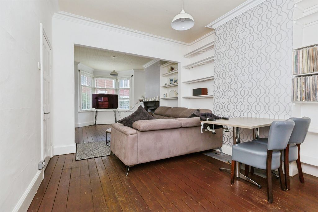 Property photo 3 of 17