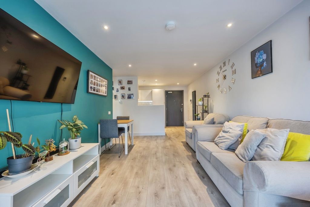 Property photo 2 of 16 Pbox-Img.Jpg