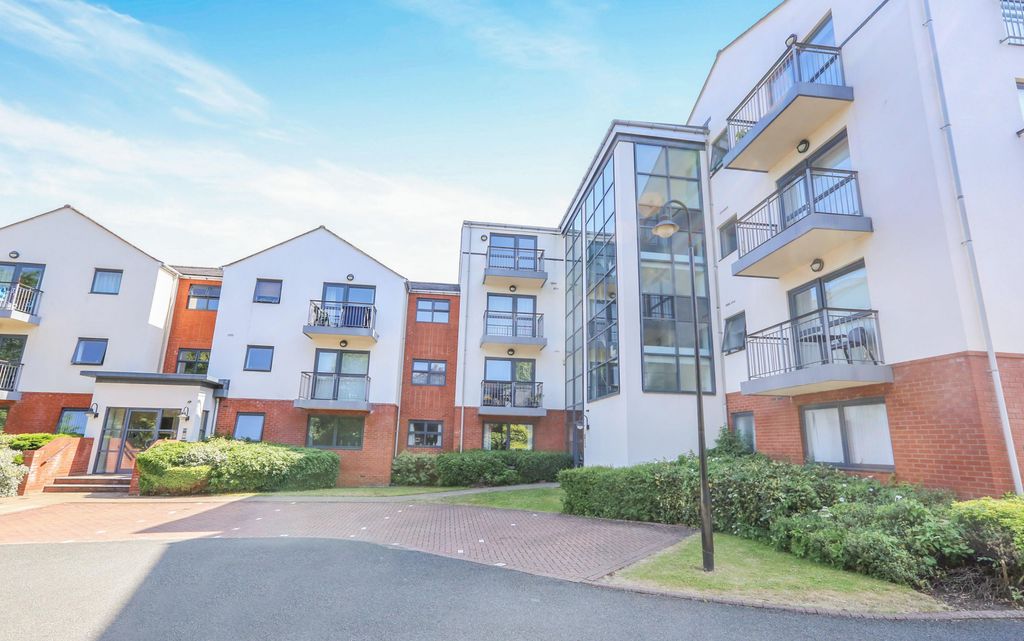 Property photo 2 of 9 Bedroom