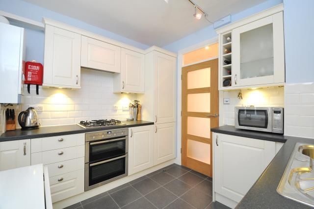 Property photo 2 of 9 Kitchen