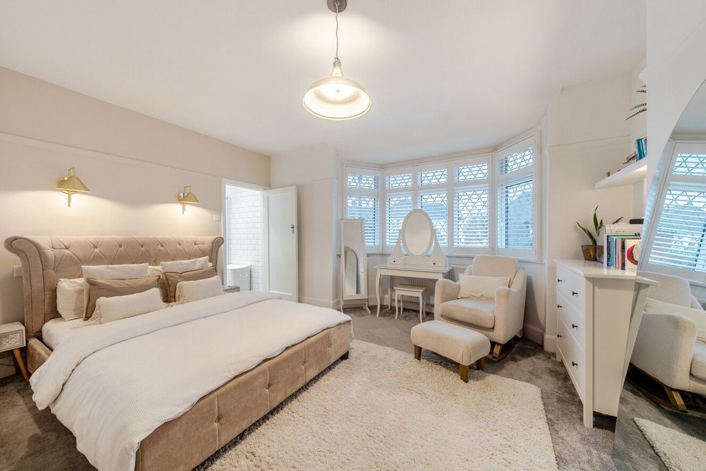 Property photo 2 of 21 Picture No. 23