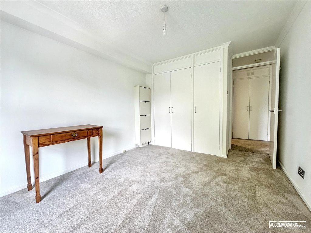 Property photo 3 of 11 Bright Bedroom With Built-In Storage And Desk...