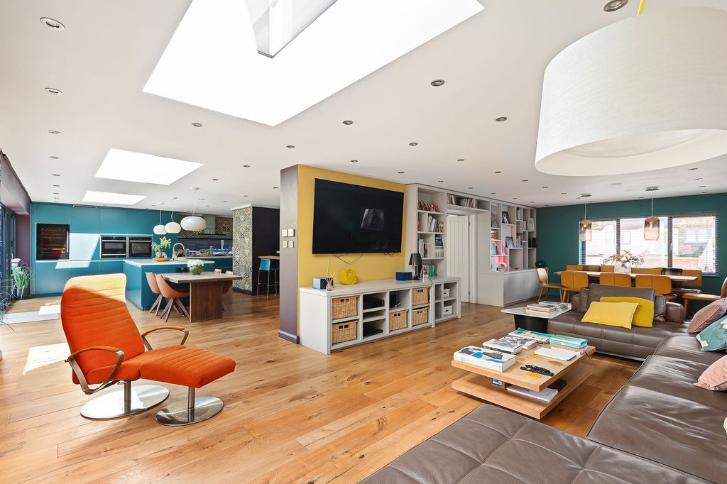 Property photo 2 of 38