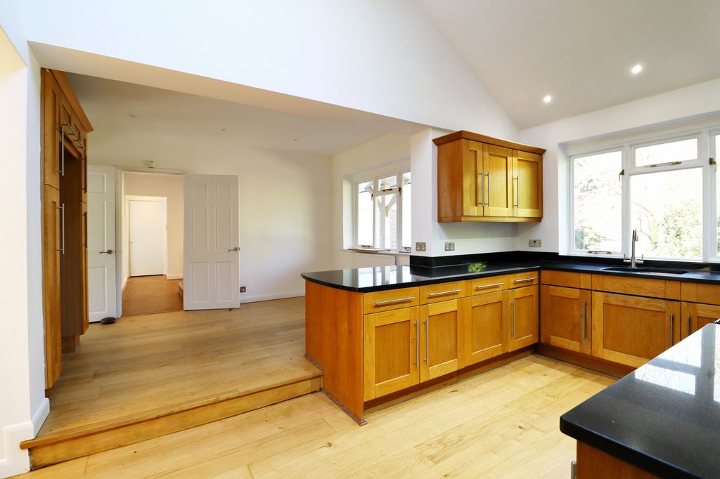 Property photo 2 of 29