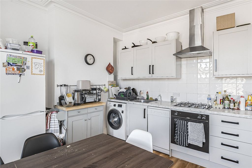 Property photo 2 of 22 Picture No. 17