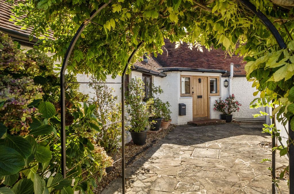 Property photo 2 of 34