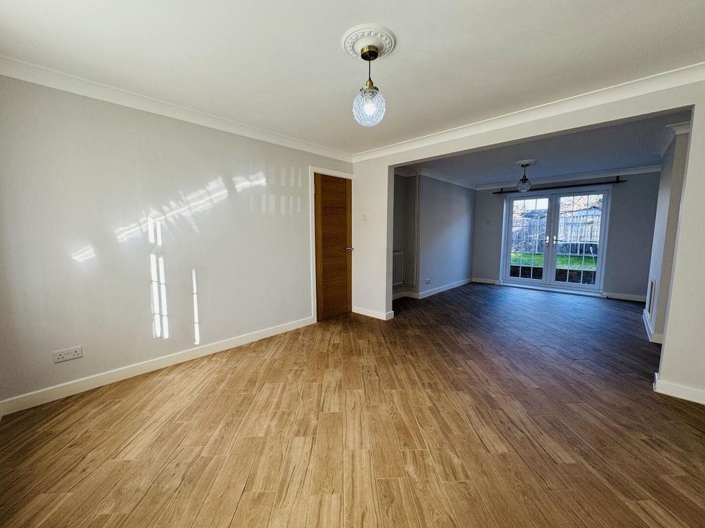 Property photo 3 of 16 Living Room