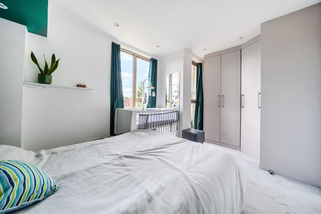 Property photo 3 of 18 1348701-16-68Bed3...