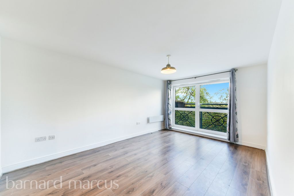 Property photo 3 of 8 Bedroom 1