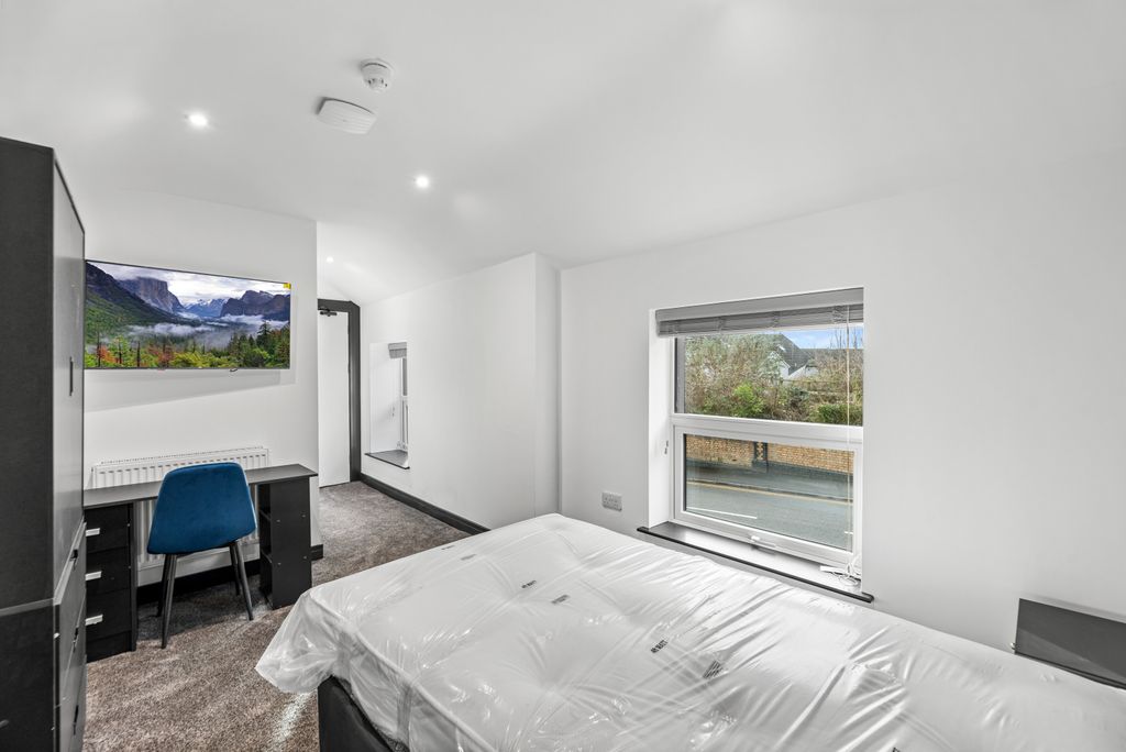 Property photo 1 of 30