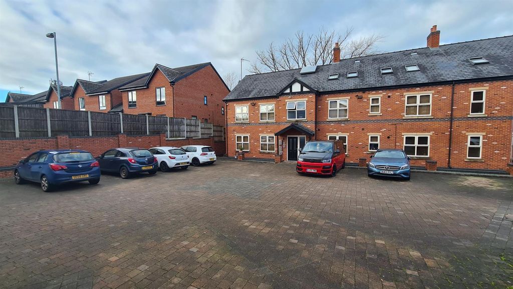 Property photo 2 of 2 1000013486.Jpg