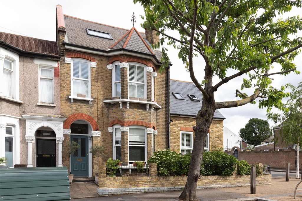 Property photo 1 of 49 Hatherley Road, E17