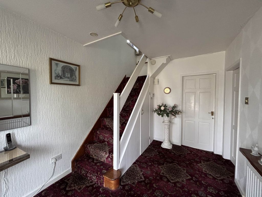 Property photo 2 of 27