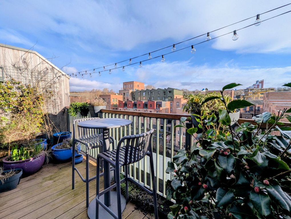 Property photo 2 of 31