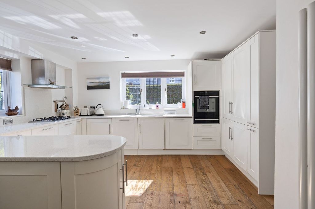 Property photo 3 of 35