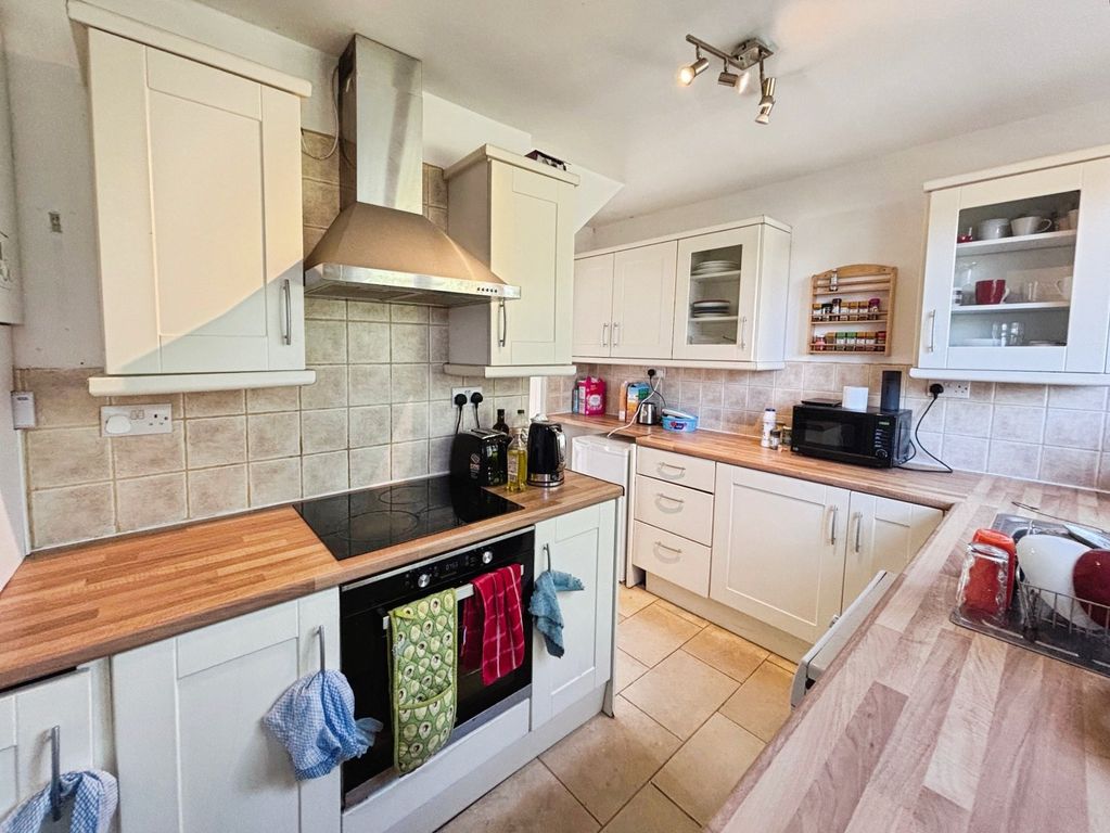Property photo 2 of 12 Picture No. 30