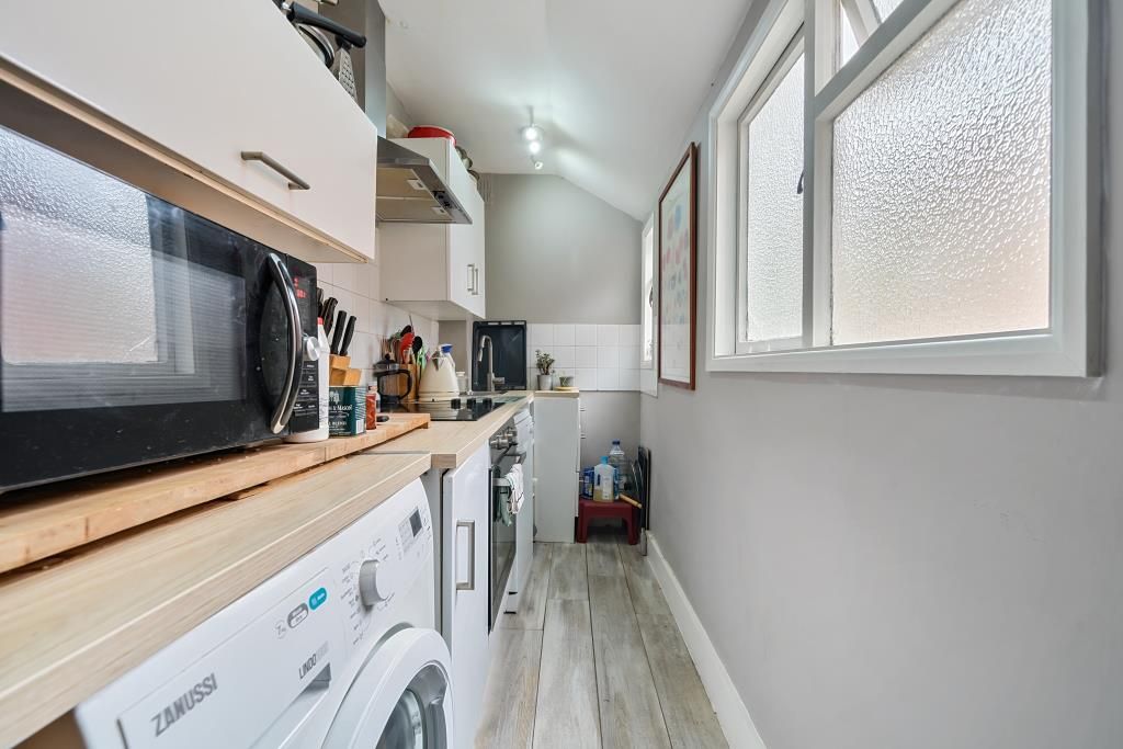 Property photo 3 of 11 Kitchen