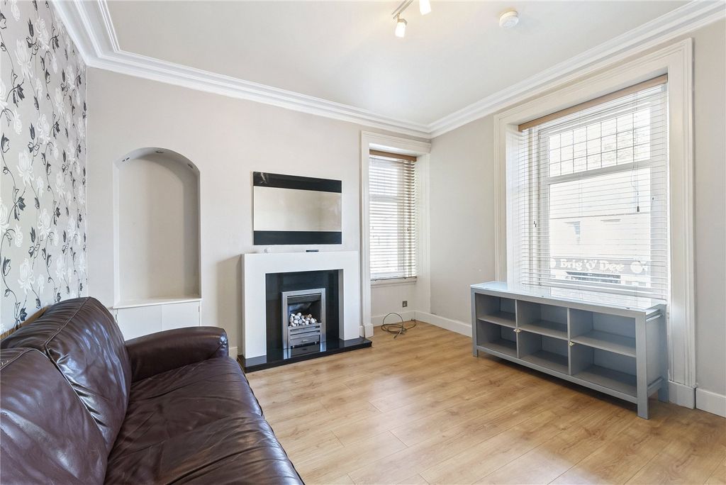 Property photo 2 of 17 Holburn Street