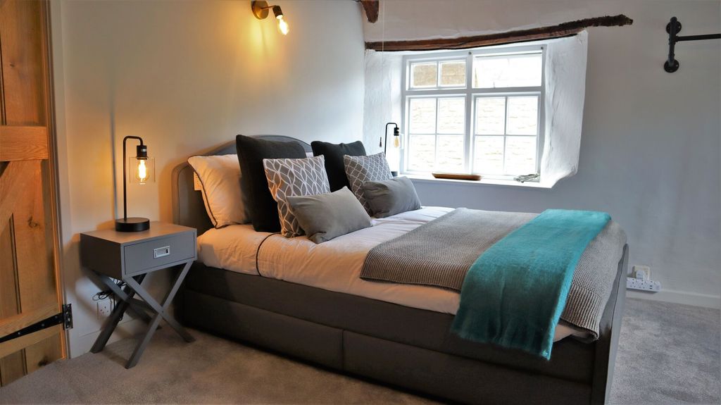 Property photo 2 of 29 Bedroom