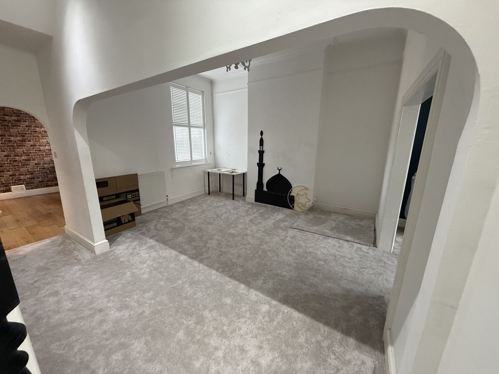 Property photo 3 of 25