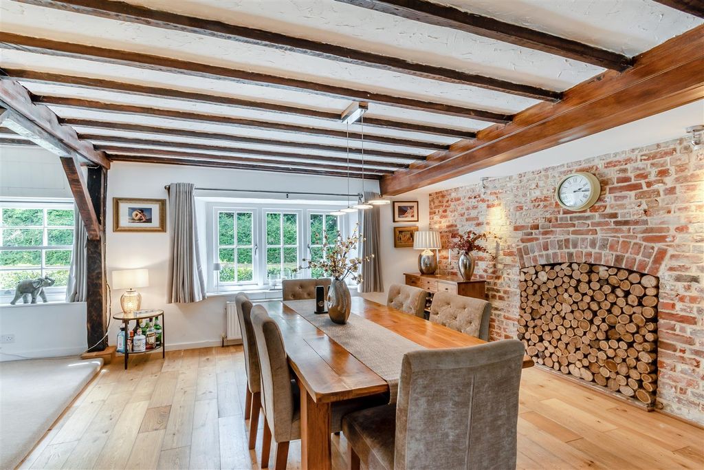 Property photo 3 of 28 8653506-Interior16.Jpg