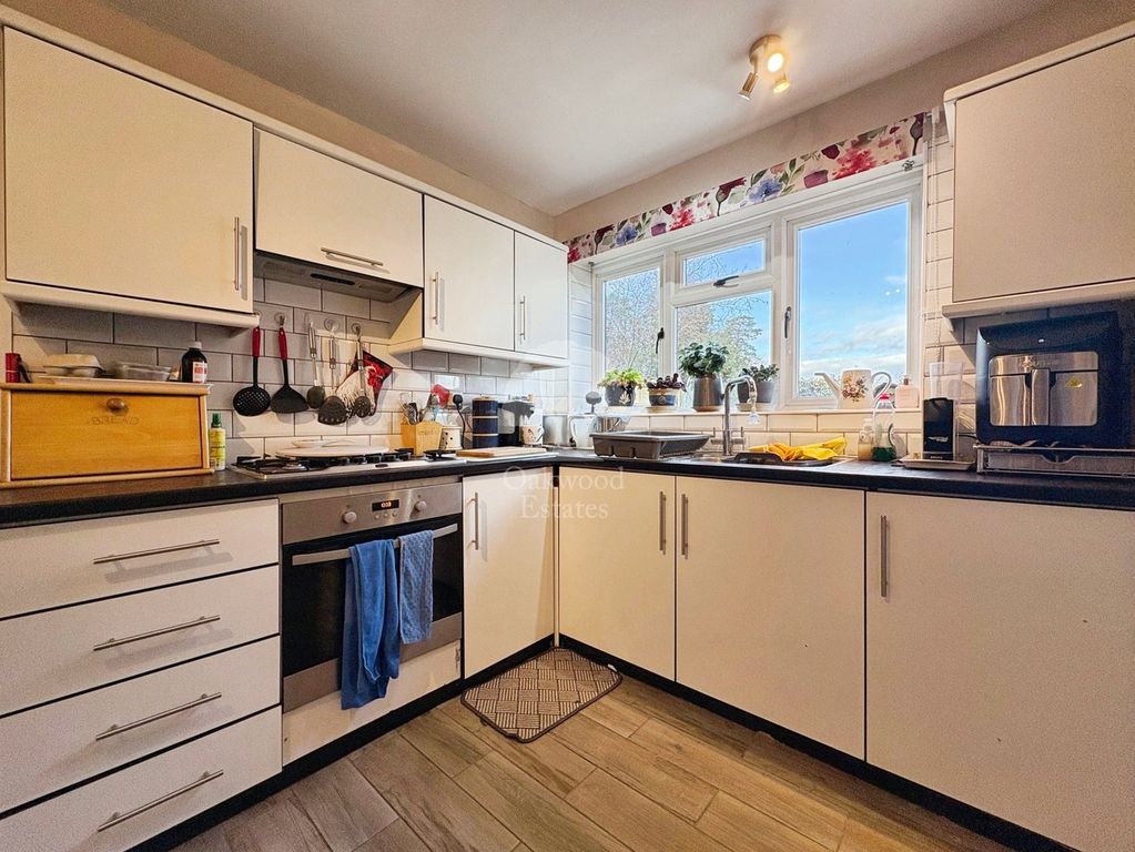 Property photo 2 of 18 Kitchen