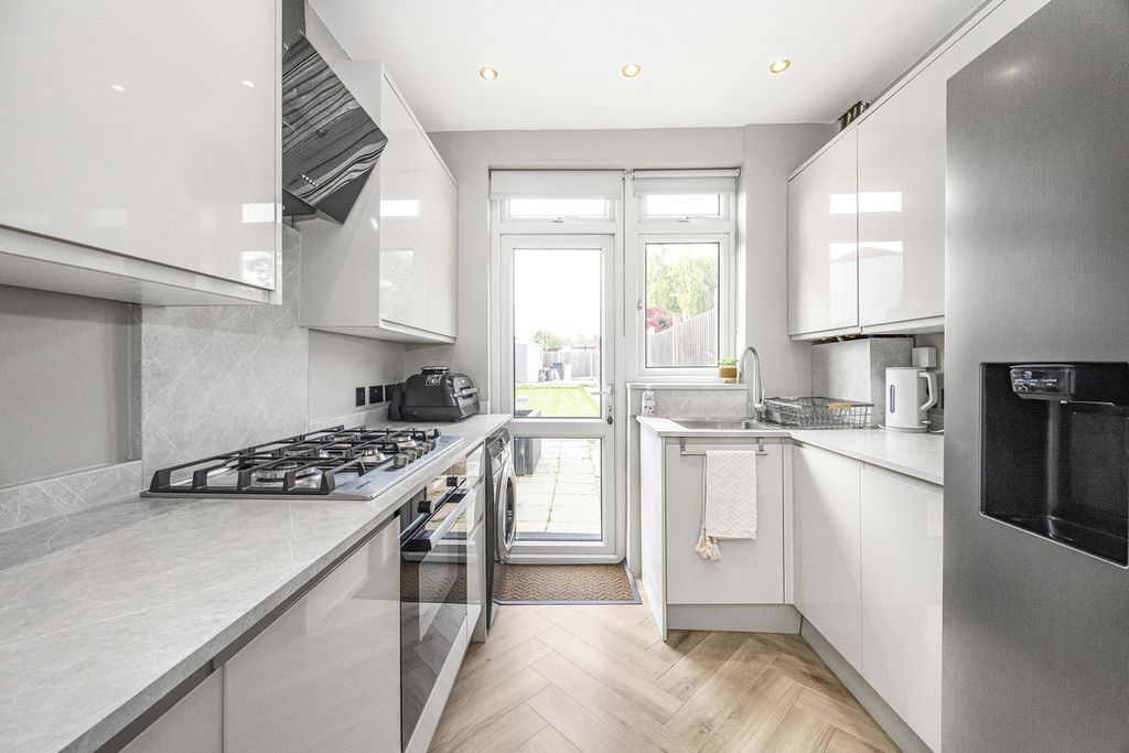 Property photo 2 of 22