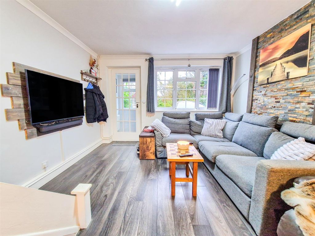 Property photo 2 of 23