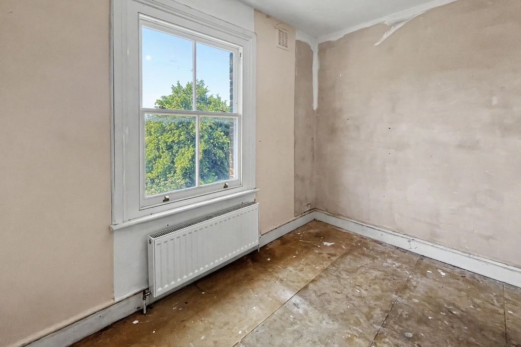 Property photo 3 of 14 47F Ramsden Road, Balham, London, Sw12 8Ra