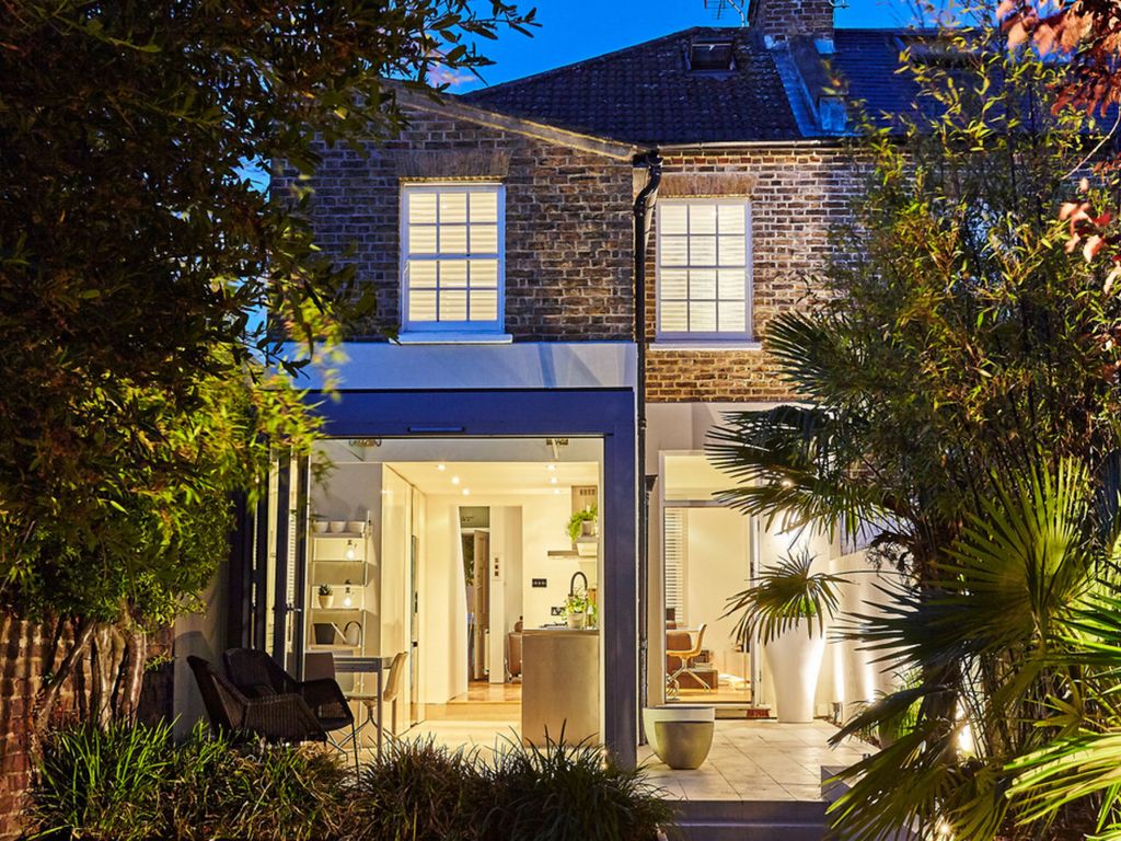 Property photo 1 of 25