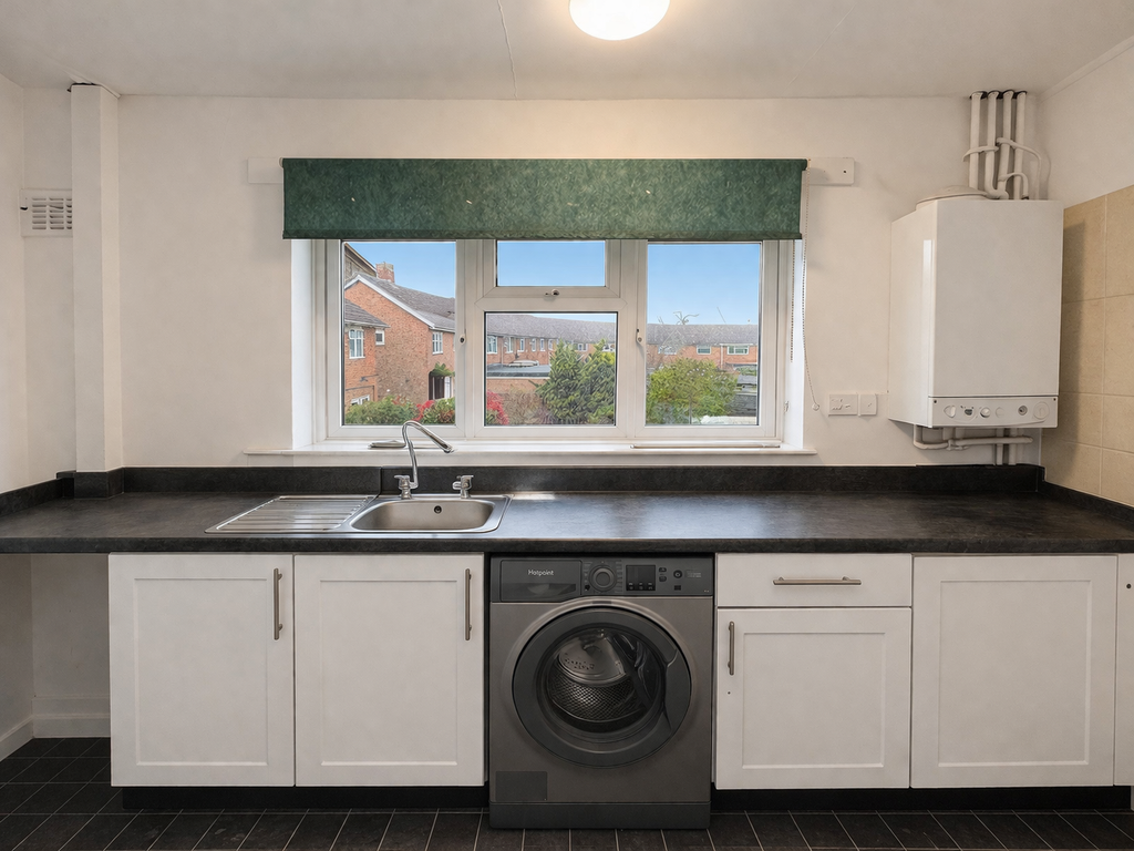 Property photo 3 of 6 Kitchen