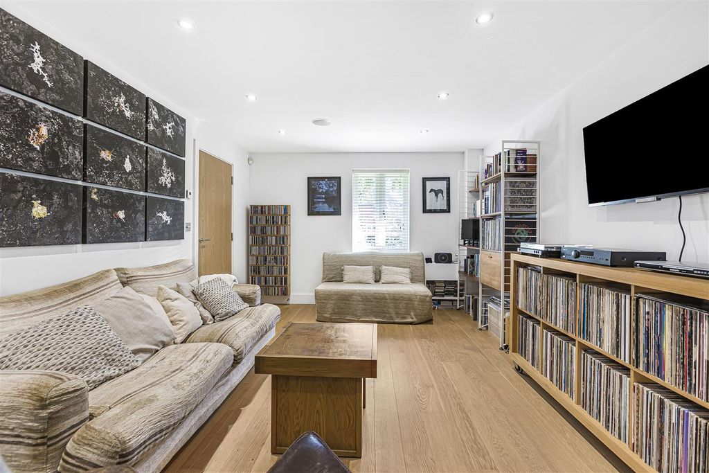 Additional image 8 of 3 bed semi-detached house for saleWillis Grove, Balls Park, Hertford SG13
