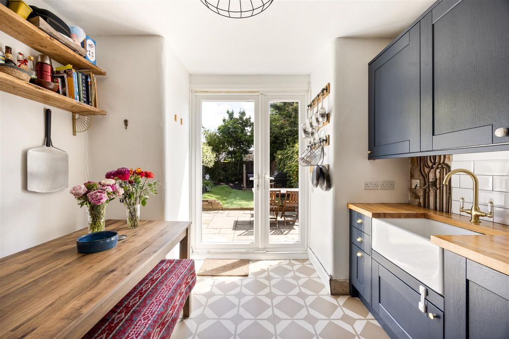 Property photo 3 of 23 St Johns Road, E17