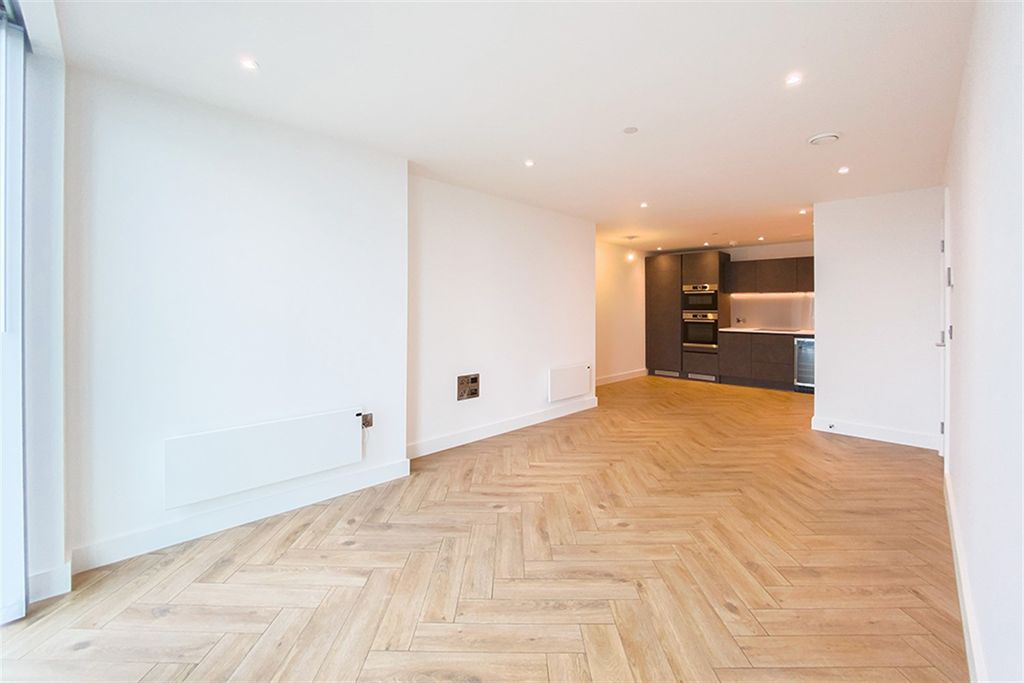Property photo 2 of 17 (Main)