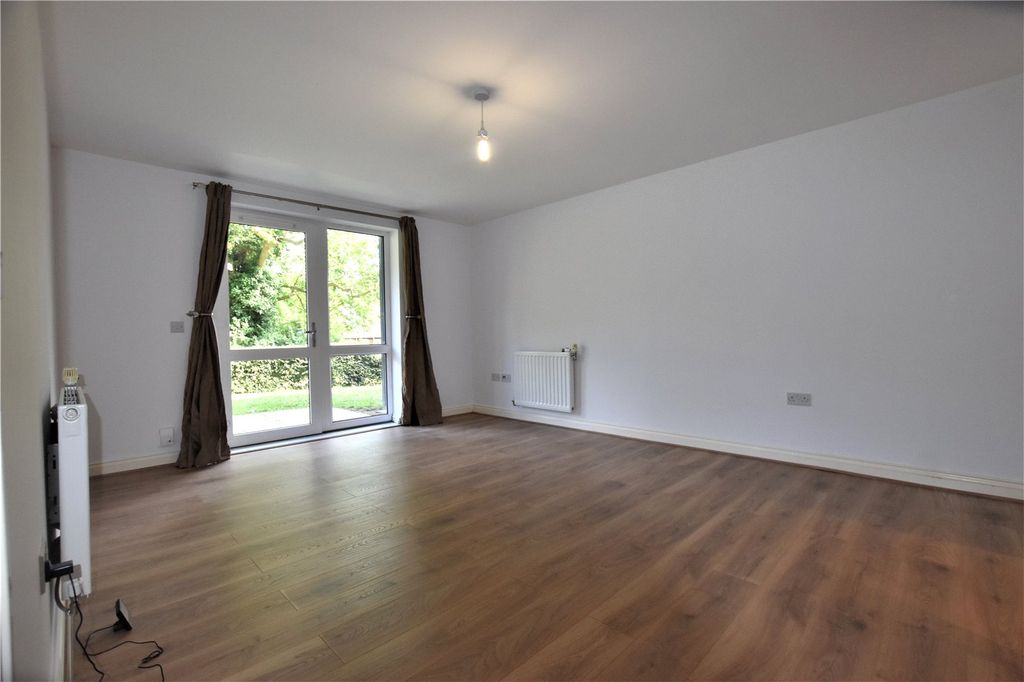 Property photo 3 of 8 Picture No. 14