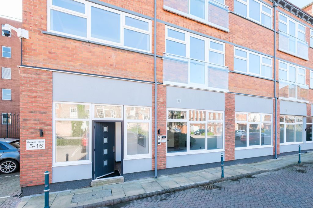 Additional image 10 of 2 bed flat to rentFlat 6, Cooper House HU1