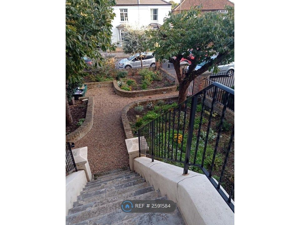 Property photo 2 of 35