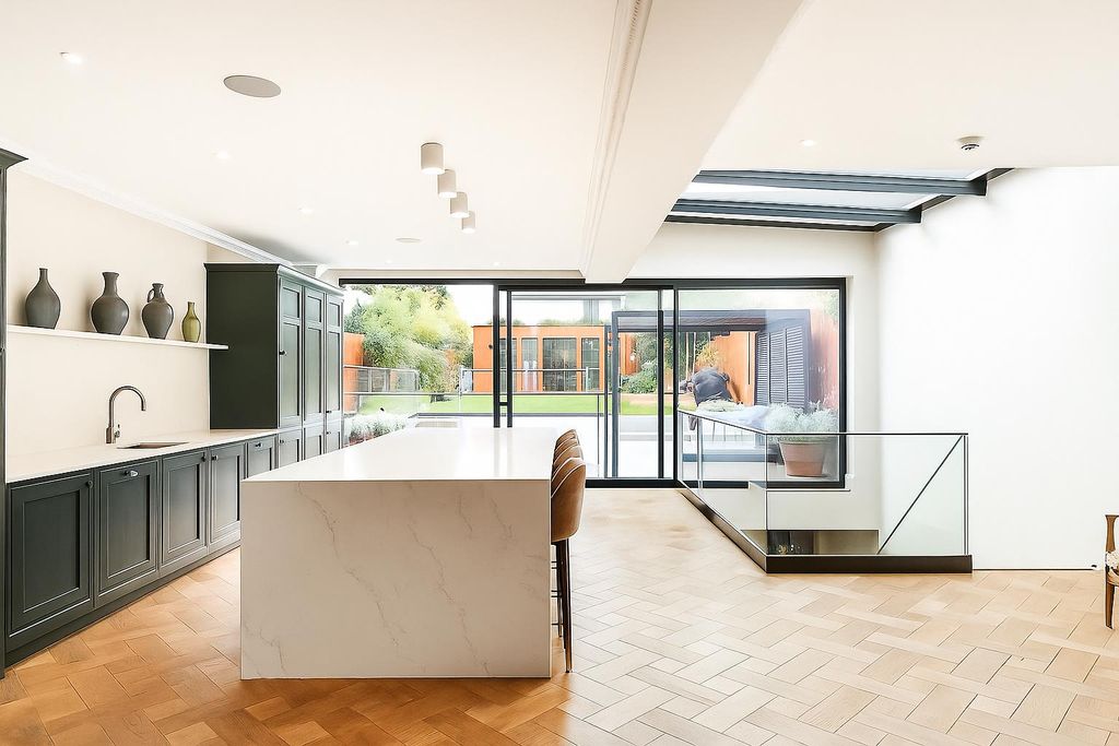 Property photo 3 of 24 Image