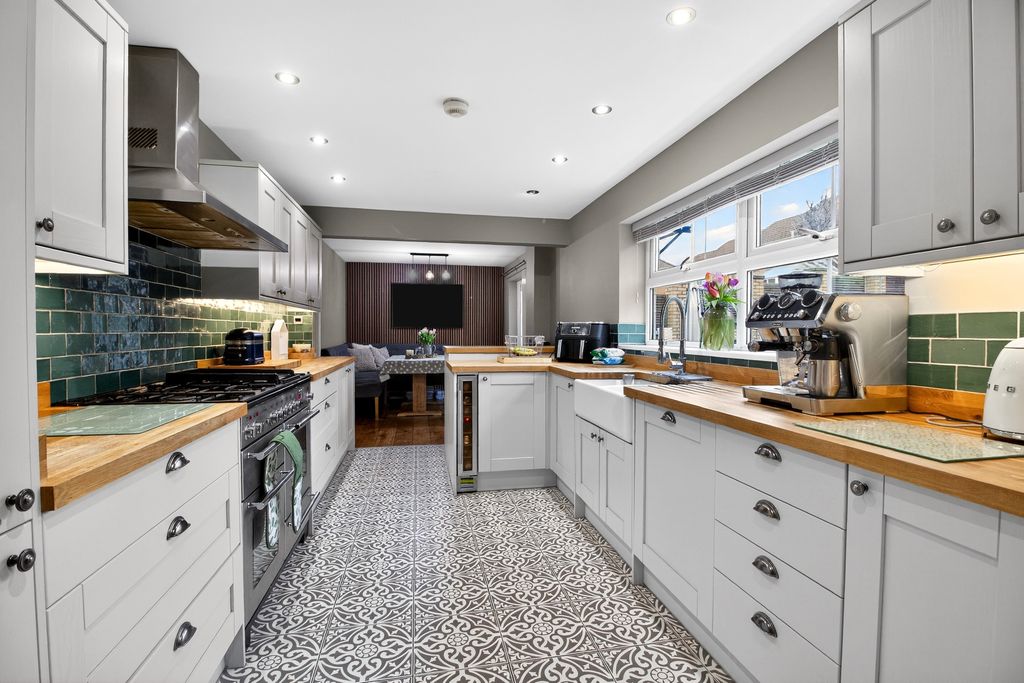 Property photo 2 of 20 Kitchen/Dining Room