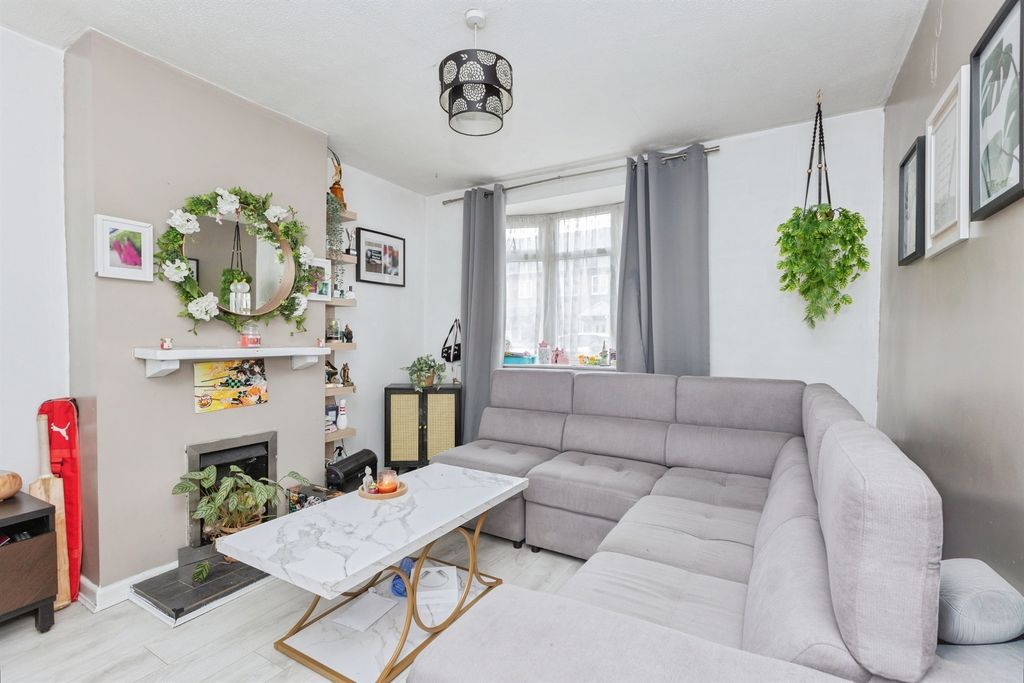 Property photo 2 of 17