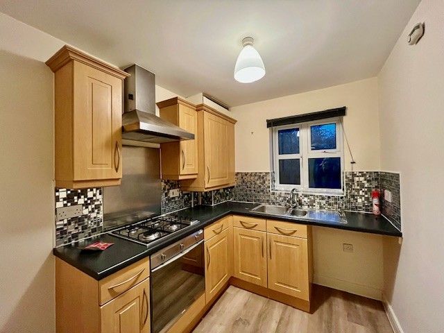 Property photo 3 of 6 Kitchen