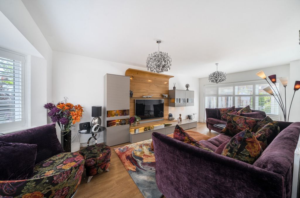 Property photo 2 of 25 1440424-23-69d92E...