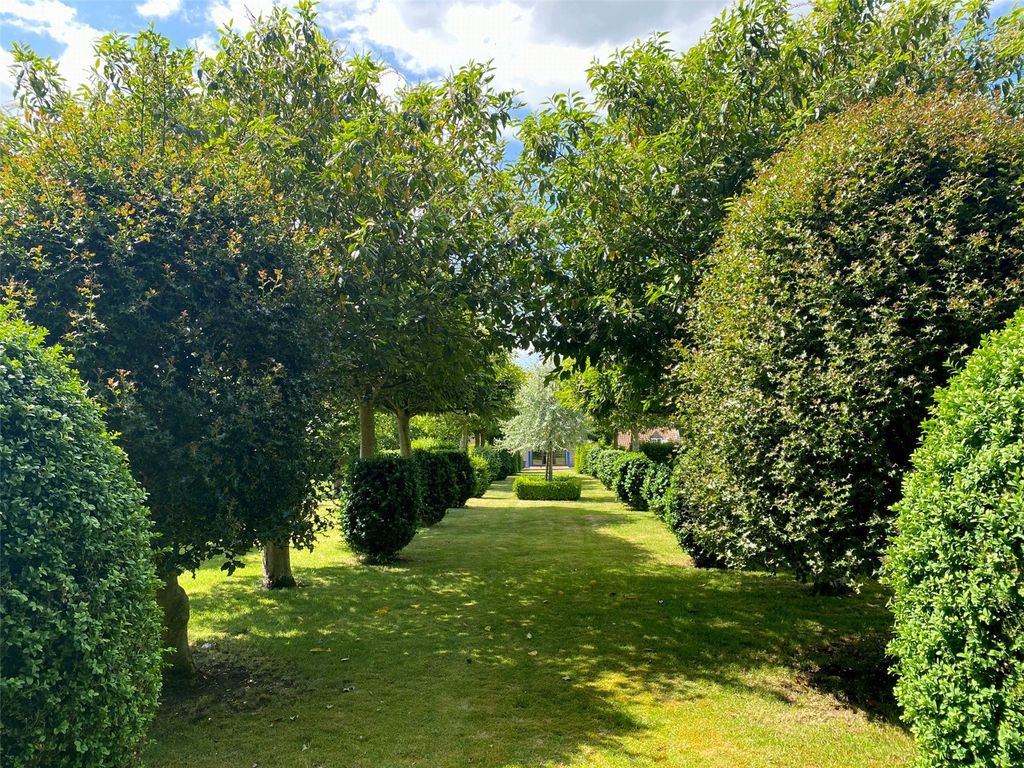 Property photo 2 of 36 Gorgeous Grounds