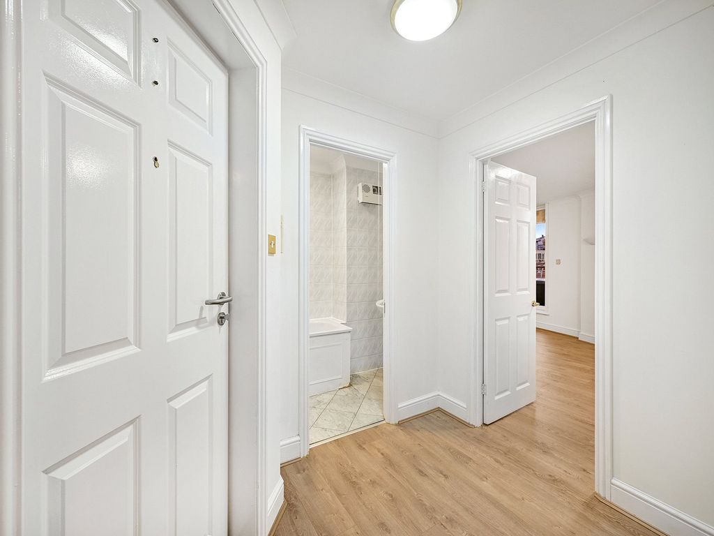 Property photo 3 of 10 Stamford Gate House