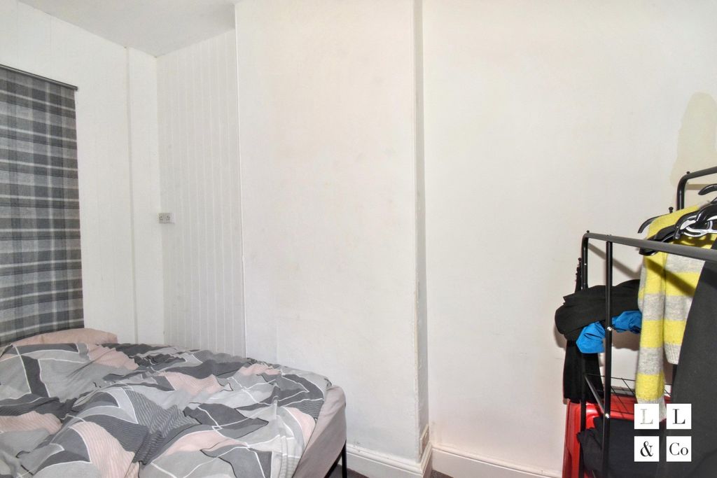 Property photo 3 of 5