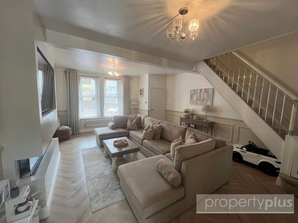 Property photo 2 of 26 Picture No. 16