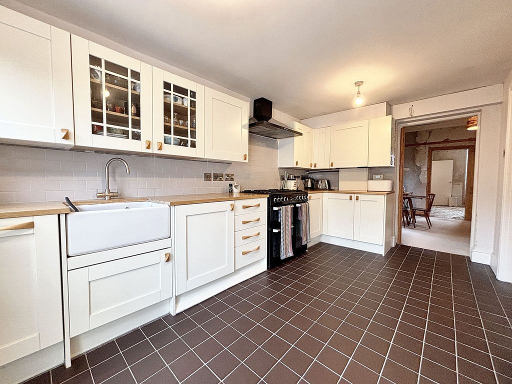 Property photo 3 of 15 Kitchen